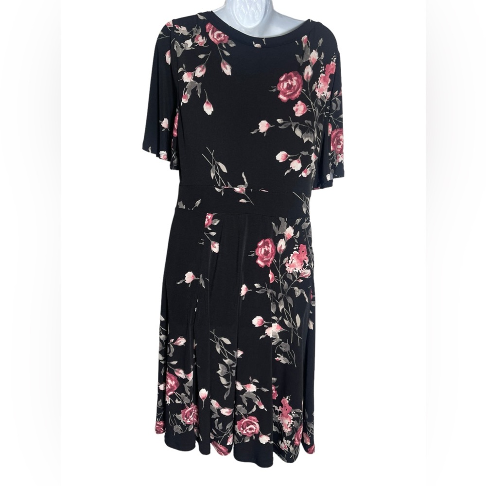 TORRID dress Size 1x stunning rayon floral dress ( TORRID‎ SIZE 1) 🖤🩷🖤 - Picture 2 of 4